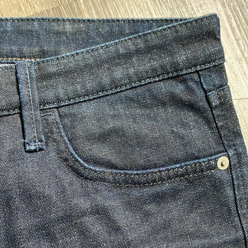 Hugo Boss - Picture 5 of 16